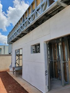 Obra com Chapa Autoclavada